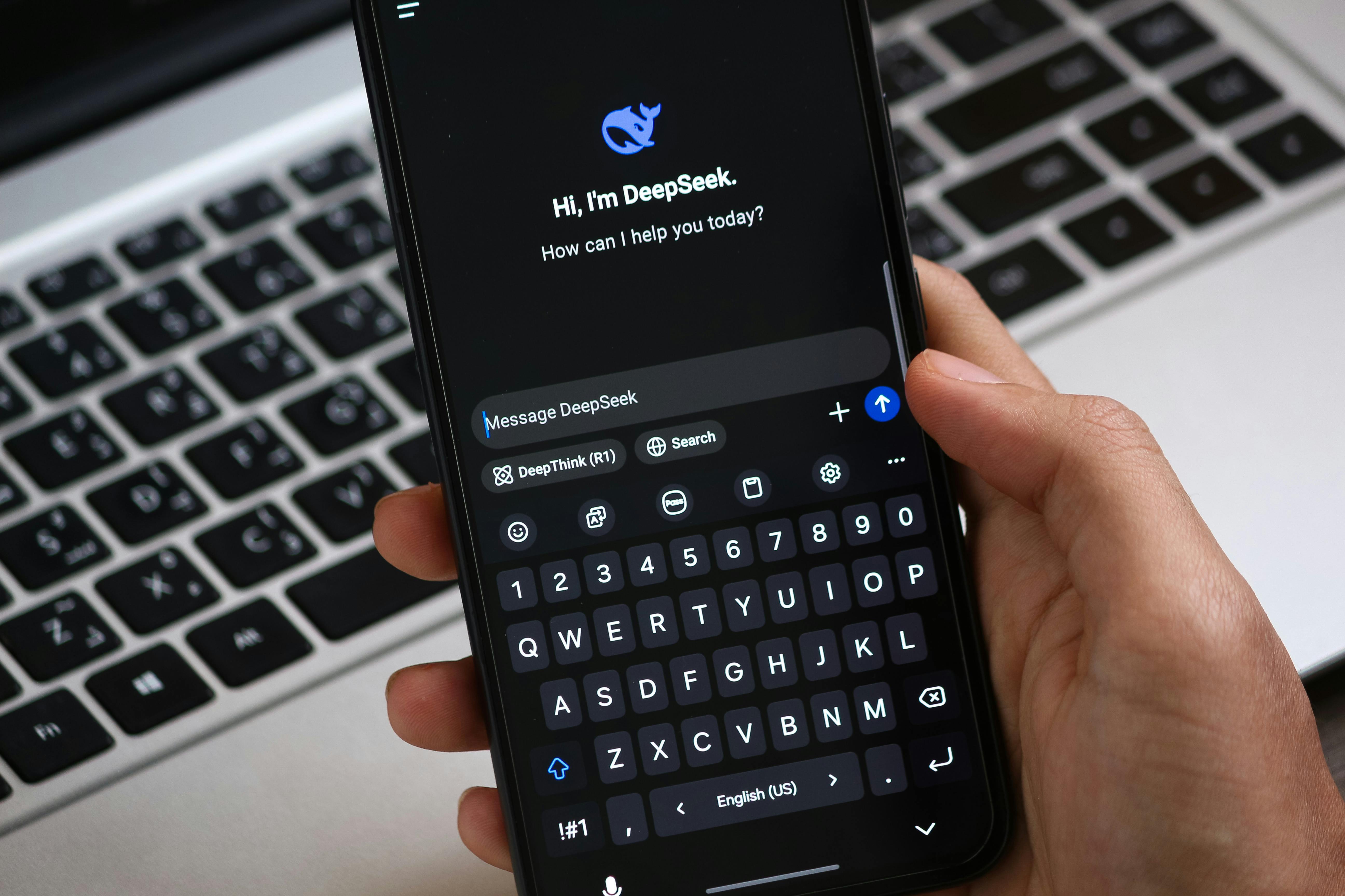 政企與大模型激情狂飆 務(wù)必系好數(shù)據(jù)“安全帶”